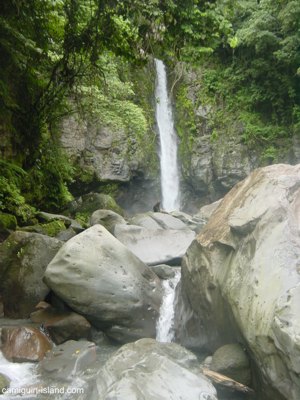 Tuawasan Wasserfall auf Camiguin